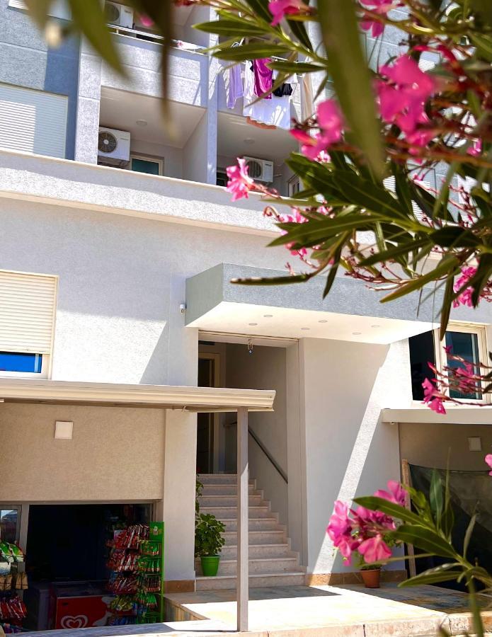 Flor’s Villas Durrës Exteriör bild