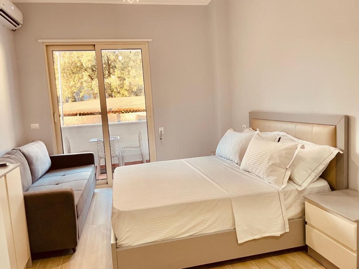 Flor’s Villas Durrës Exteriör bild