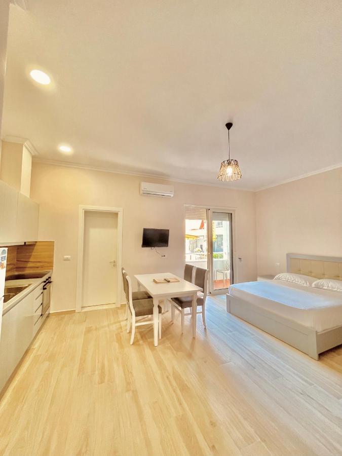 Flor’s Villas Durrës Exteriör bild