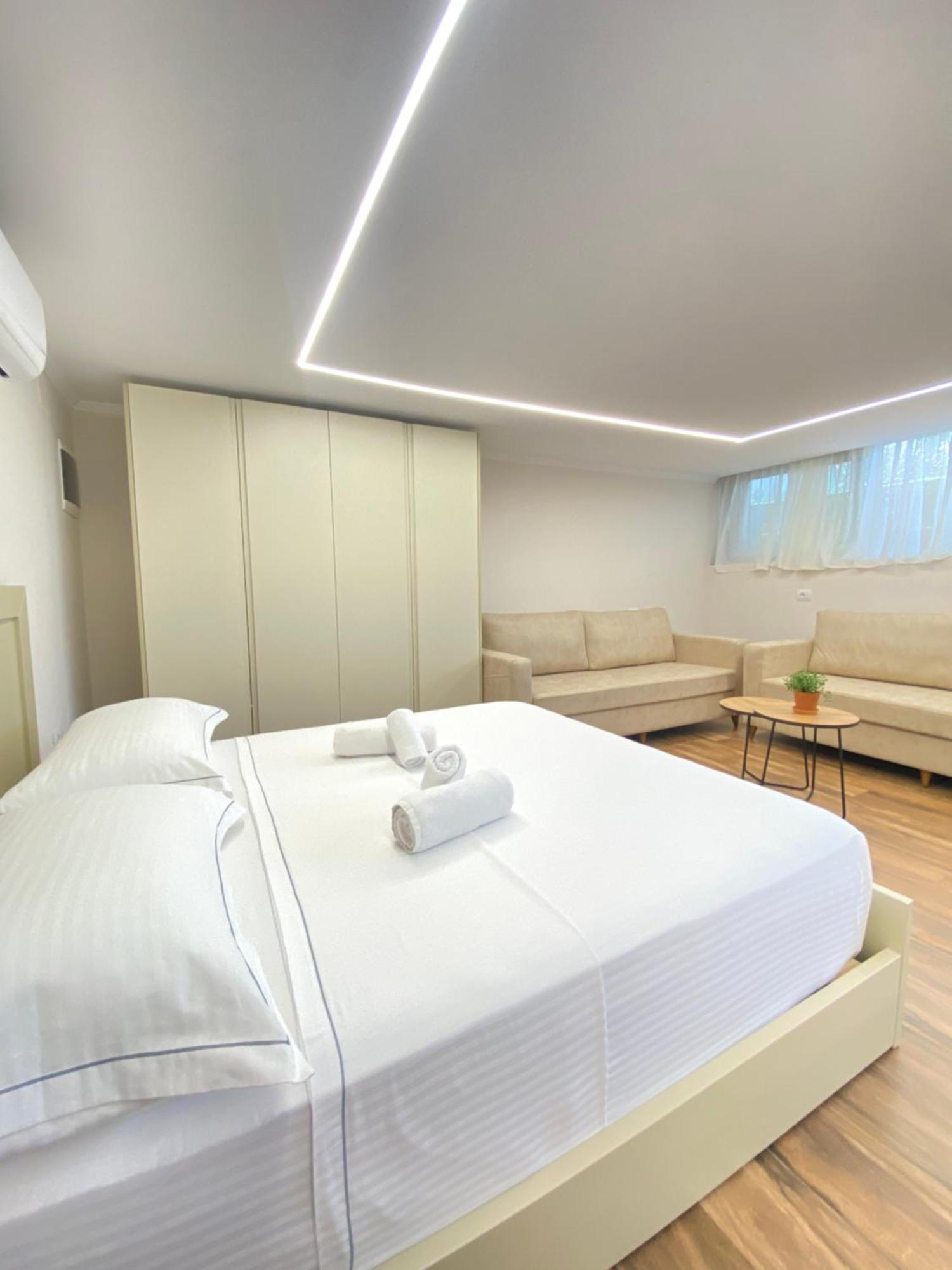 Flor’s Villas Durrës Exteriör bild