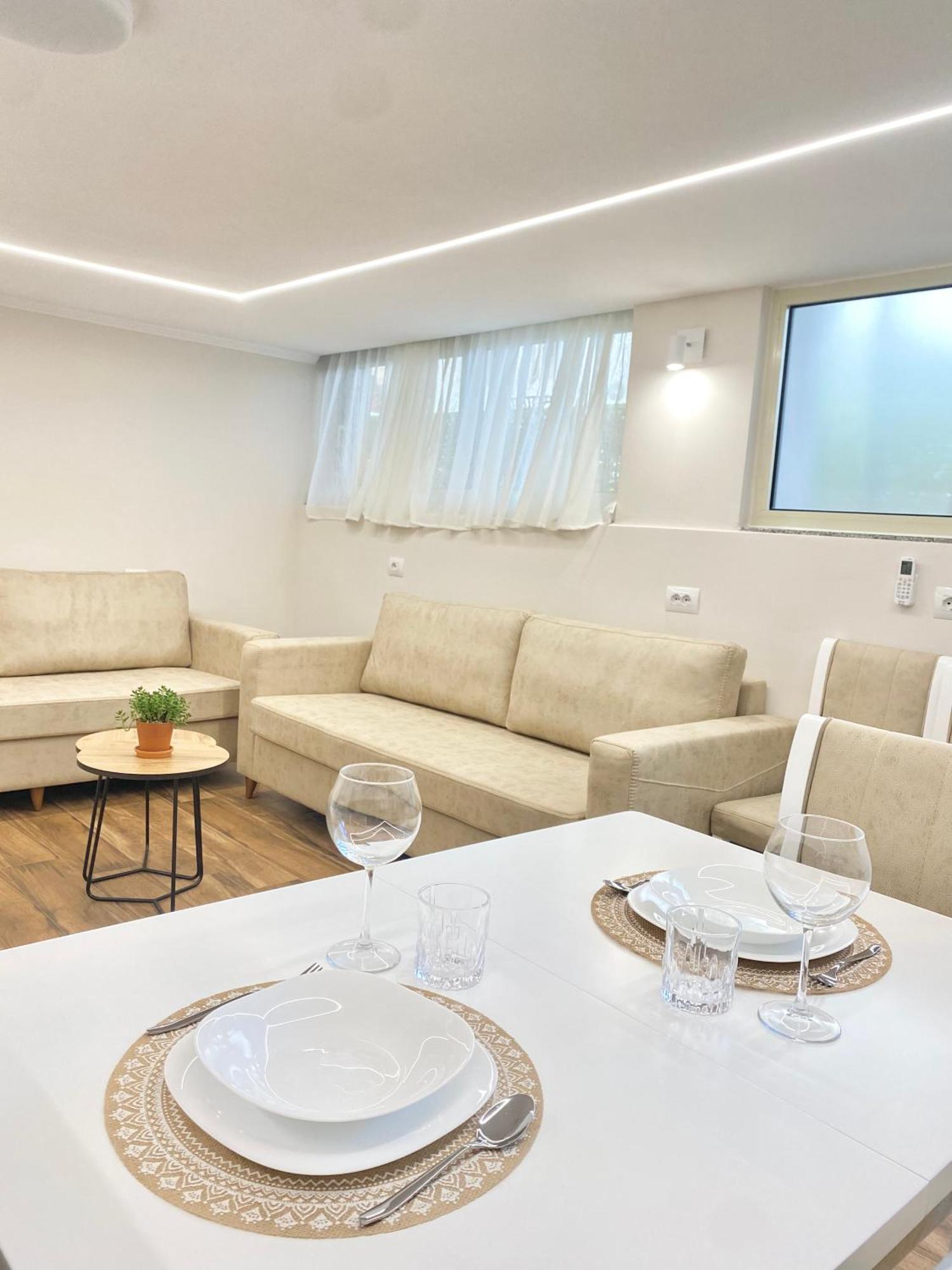 Flor’s Villas Durrës Exteriör bild