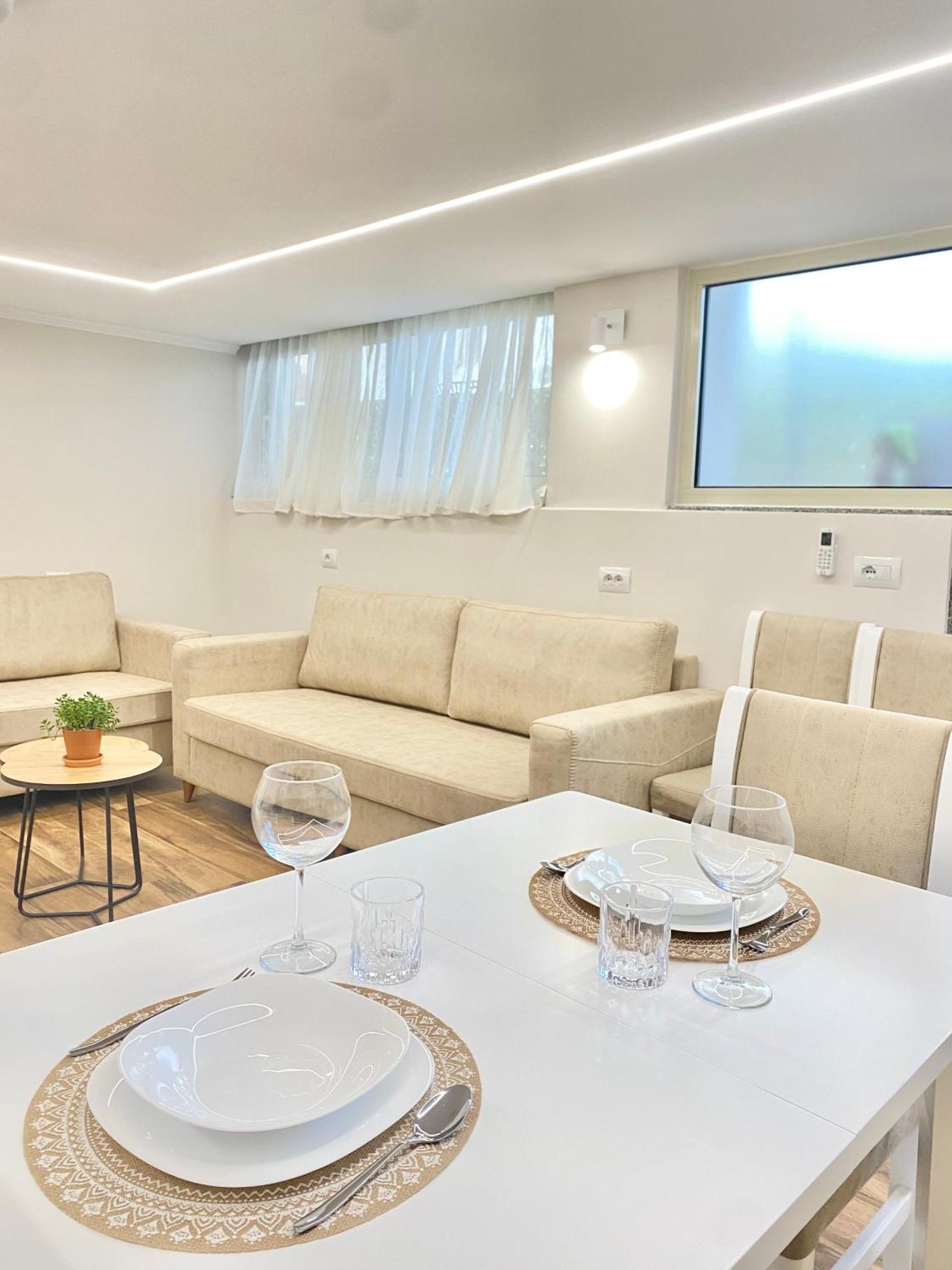 Flor’s Villas Durrës Exteriör bild